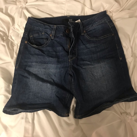 Costco Jean Shorts - Picture 1 of 3